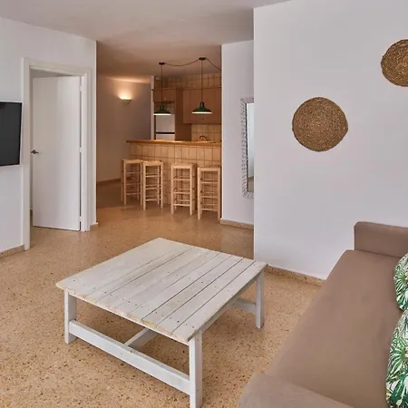 لوس إيسكونديدوس إيبيثا 3*